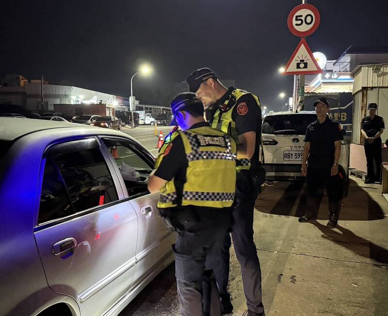 馬公警分局配合全國同步，實施酒駕毒駕防制專案勤務。（馬公警分局提供）