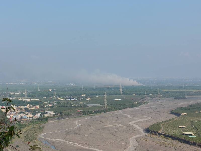 佳冬空軍靶勤場火警 居民懷疑未爆彈殘火