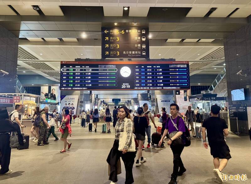 高鐵下班尖峰時間加開自由座列車 南港往返台中各站皆停靠