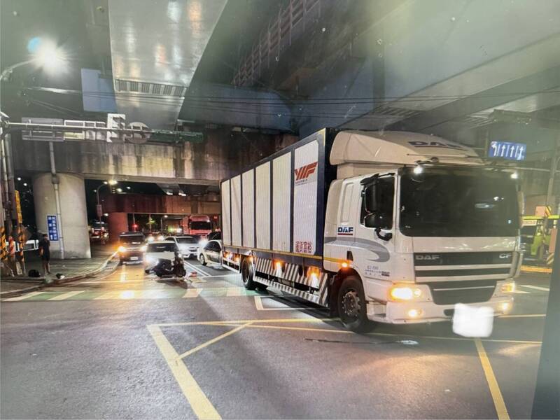 桃園龜山貨車撞機車釀1重傷！ 社群力量助找到行車錄影