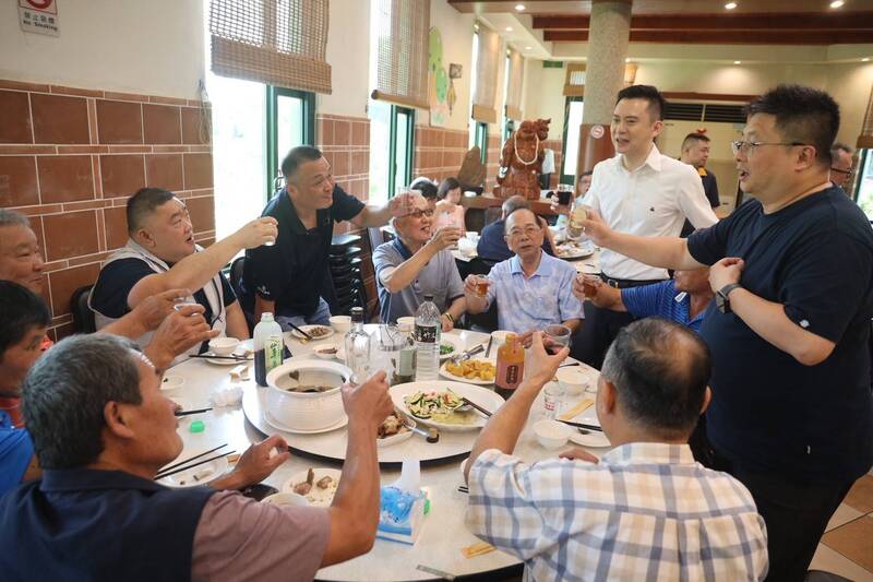 鄭朝方現身農會餐敘被問是否選新竹縣長 他這麼回應