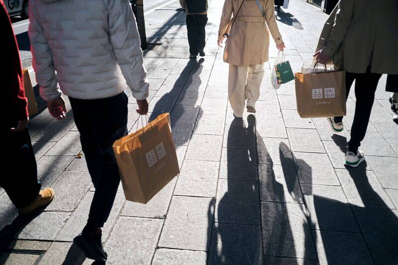 壽命最短贈品!這款「消暑神器」別放手提行李 一票人過安檢慘被丟