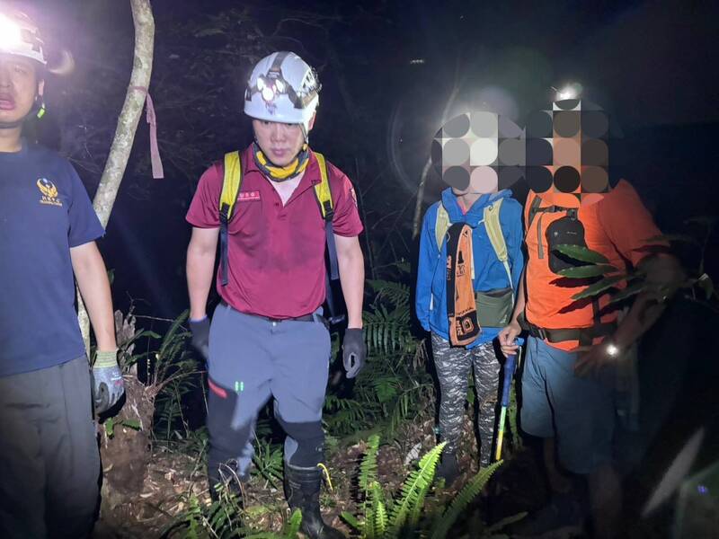 2登山客深夜迷途受困北橫山區 警、消摸黑搜救平安脫困