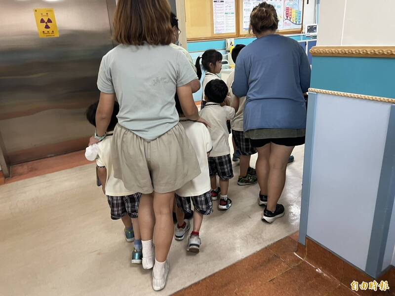 雲林幼兒園娃娃車和休旅車碰撞 11名學生驚嚇送醫幸無大礙
