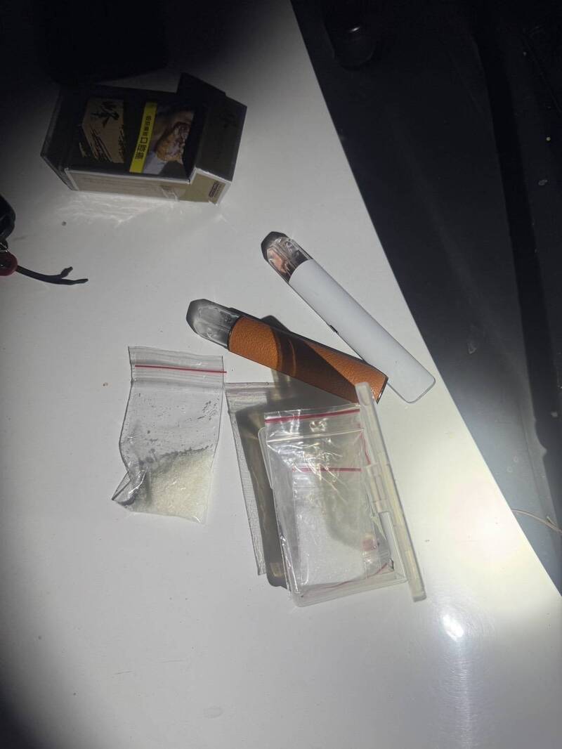 高雄無照男毒駕遭警查獲 起出大批毒品