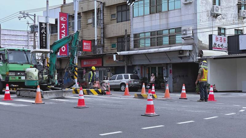 彰南路連撞16次庇護島要拆了? 公路局:加長到180公分更醒目