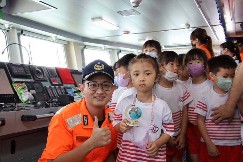國家海洋日 馬公市立幼兒園師生參訪海巡連江艦