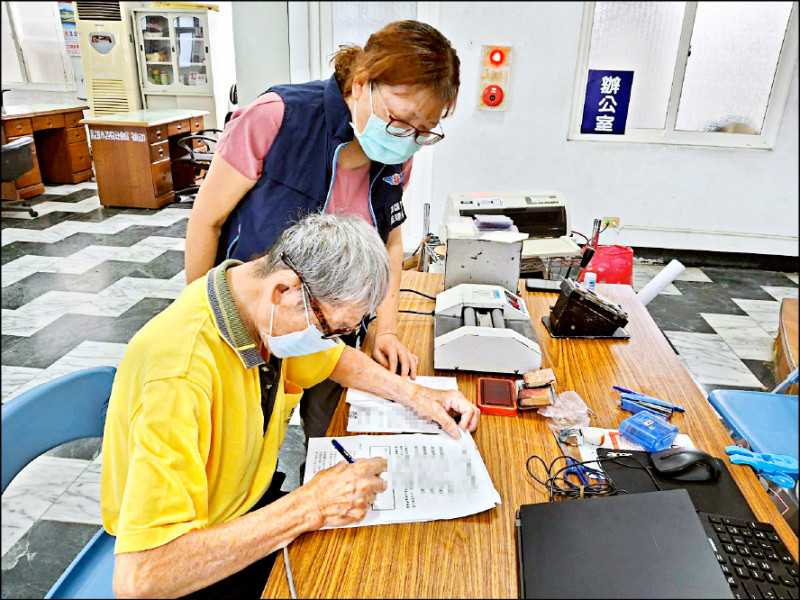70歲以上高齡駕駛換照 5月31日上路/須通過體格檢查、完成道交講習 有效期限到75歲