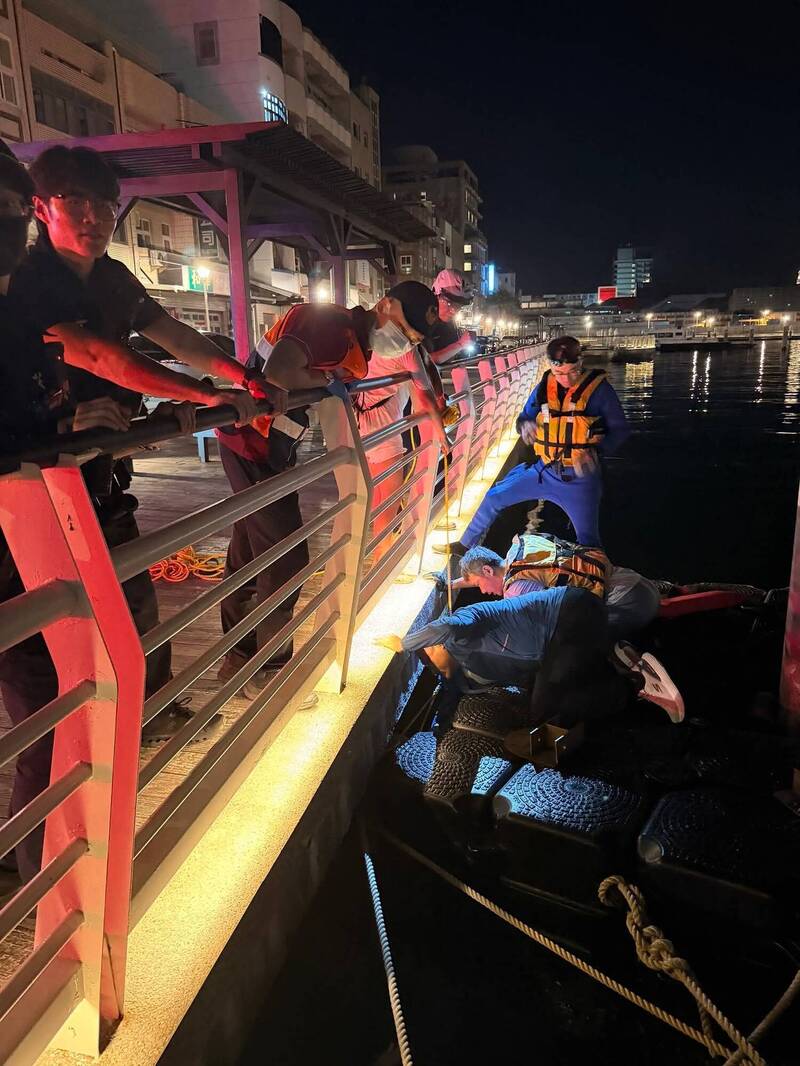 澎湖情侶深夜爭吵男子情人碼頭跳海 警消馳援救人