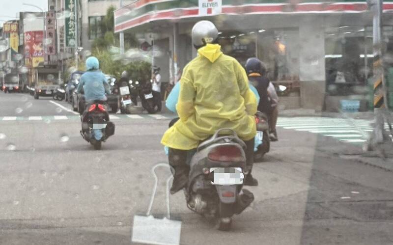 彰化又見毒駕!騎士恍惚被警攔下 主動交出7顆喪屍菸彈