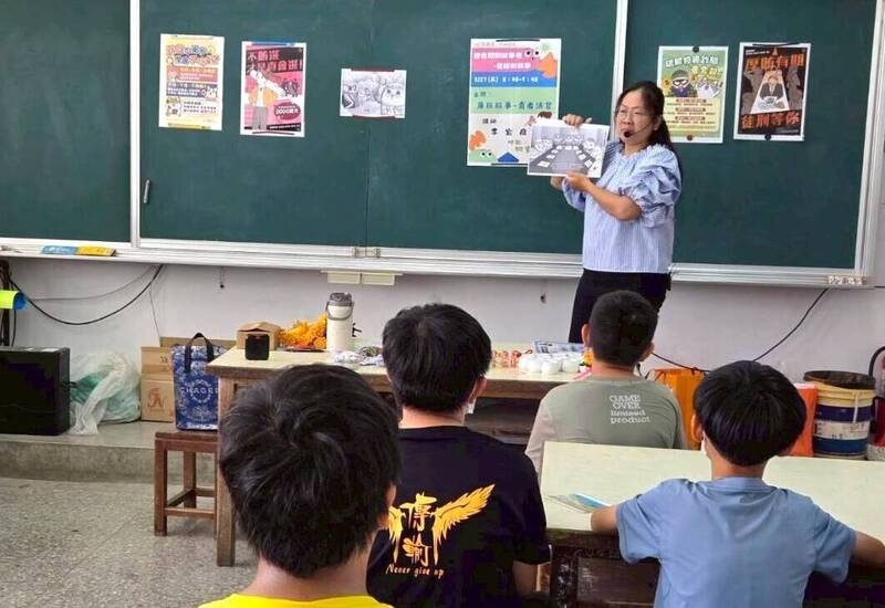 陪小學生「誠」長 政風宣導用台語導讀故事繪本