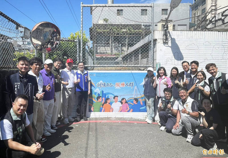 翻轉陰暗治安死角!中壢青商會推動龍岡地下道彩繪 變身社區亮點