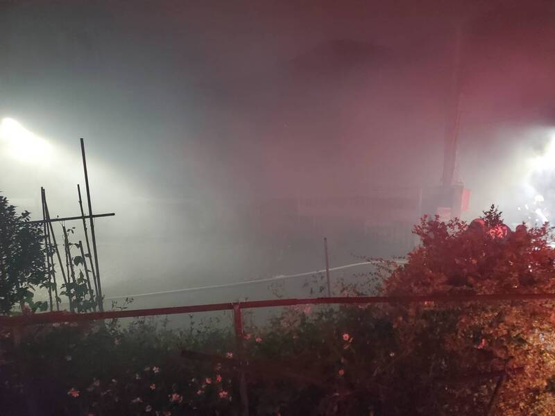 陽明山平菁街鐵皮屋失火 廚房付之一炬