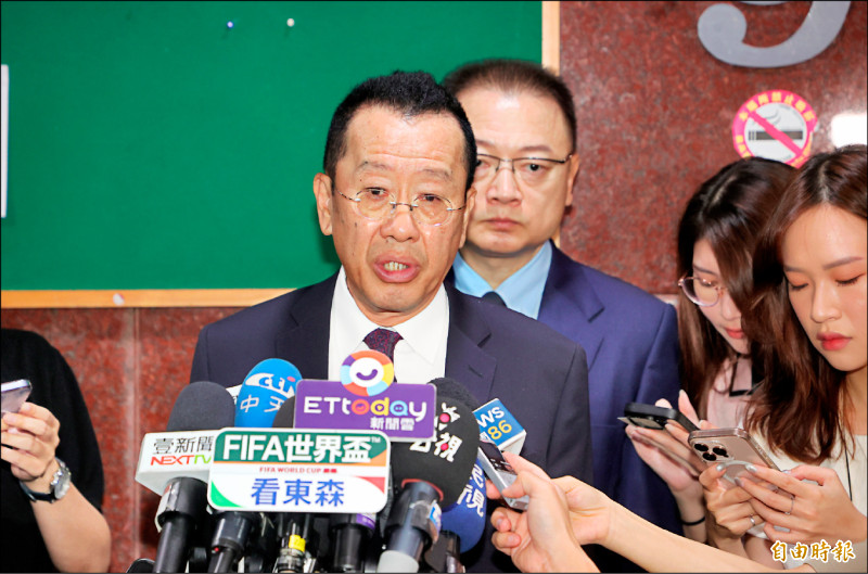 立法院外交、財政聯席會昨初審通過「保衛國家安全及強化不對稱戰力計畫採購特別預算案」，業務費遭刪減二百萬元，國防部長顧立雄表示，將透過科目調整因應，「還可以處理」。（記者王藝菘攝）
