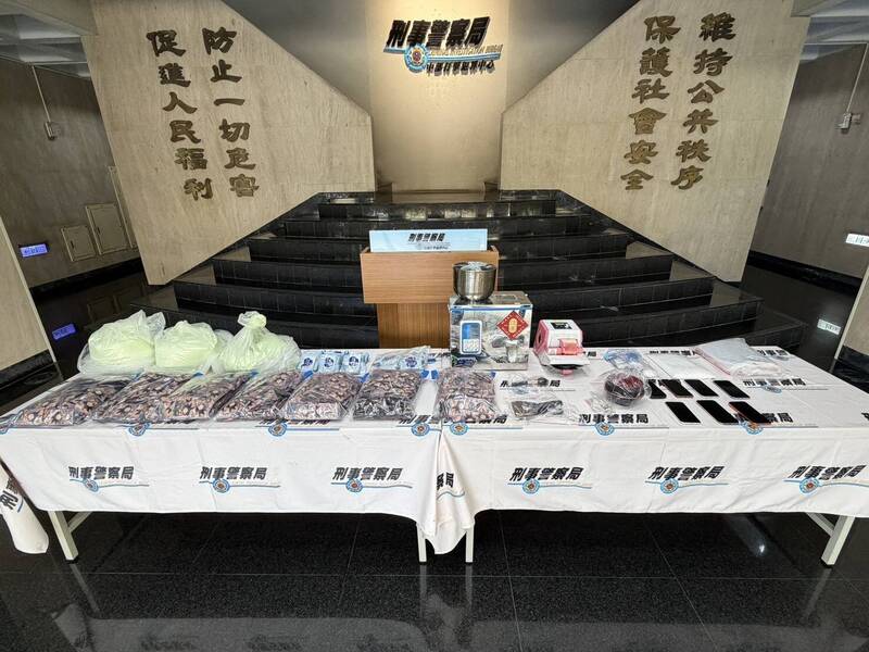 2閨蜜白天擺攤兼美甲、晚上製毒 化妝刷竟成毒咖啡分裝工具