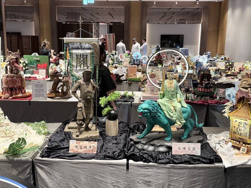 2026年第10屆國際廚藝美食藝術大獎在台南登場,吸引台灣等4國約200位廚藝好手參賽,蔬果雕作品精緻、栩栩如生。(台灣果雕藝術廚藝交流協會提供) 2026年第10屆國際廚藝美食藝術大獎在台南登場,吸引台灣等4國約200位廚藝好手參賽,蔬果雕作品精緻、栩栩如生。(台灣果雕藝術廚藝交流協會提供)