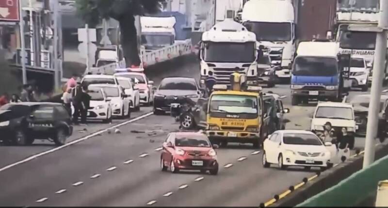 聯結車國1永康段追撞波及8車 駕駛涉毒駕收押