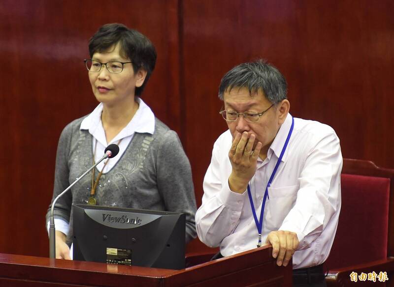 吳靜怡再爆料 去問柯文哲:有約妹子去紫禁城軍機處匾額下拍照?