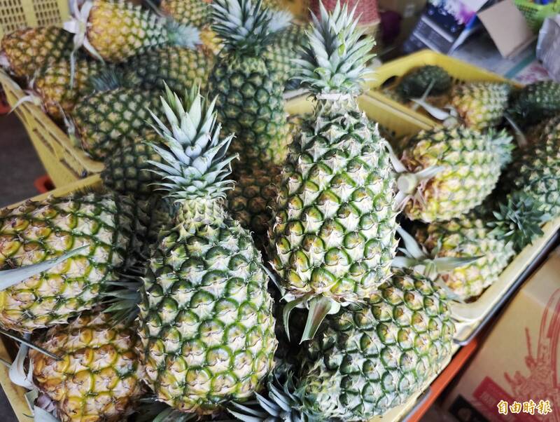 嘗鮮！關廟推「水蜜桃鳳梨」，5千支3天搶光
