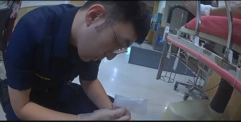 北市律師醉臥街頭鬼叫！ 警獲報到場竟搜出安非他命
