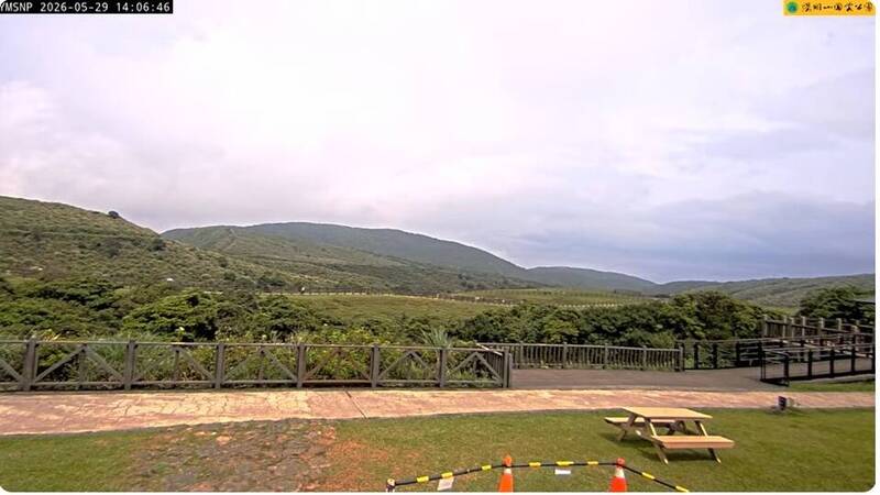 移開擎天崗野戰桌挨轟  陽管處：草皮復原後會再搬回來