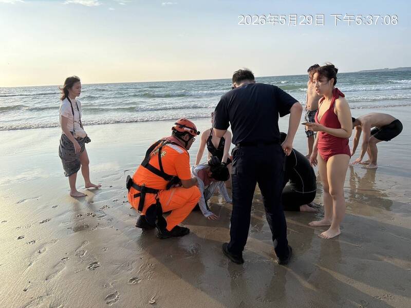 西嶼內垵遊憩區女溺水獲救 意識清醒送澎湖三總