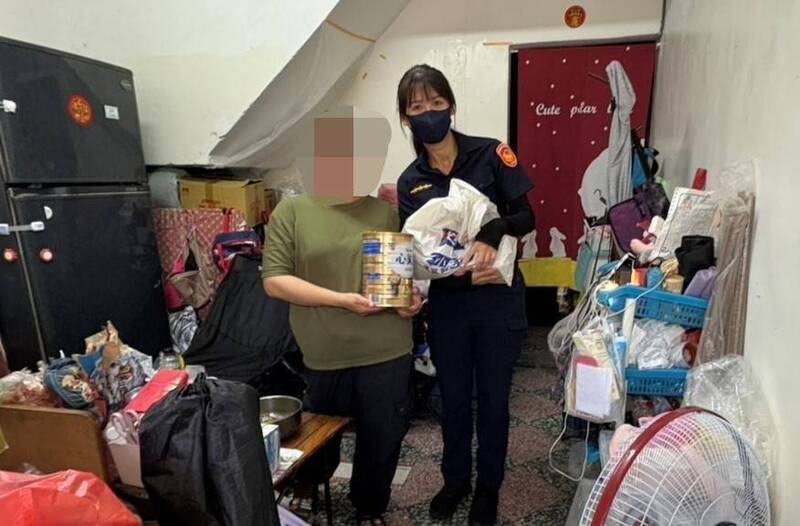 高雄家暴婦受助脫困 警送物資暖心關懷
