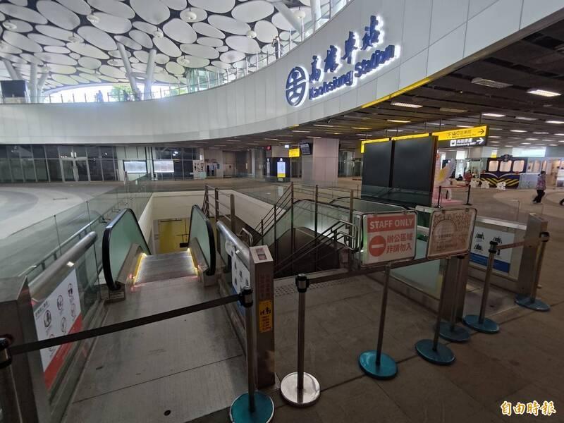 高雄火車站圓形廣場唯一「不開放」的電扶梯 台鐵:以後會通高鐵