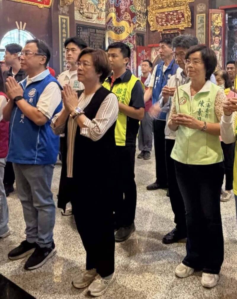 彰化縣長選舉藍綠對決起跑! 陳素月、魏平政伸港福安宮「同框」