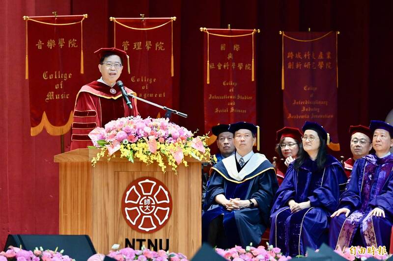 台師大共有4573名畢業生完成學業,台師大校長宋曜廷以知名導演李安為例,鼓勵年輕人勇敢追夢。(記者叢昌瑾攝)