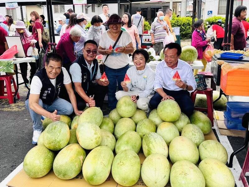吃瓜一路發! 嘉義水上瓜瓜嘉年華吸逾千人同樂
