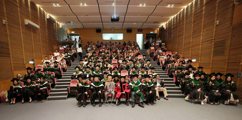 中興大學醫學院首屆47學生畢業 醫學人才養成開花結果