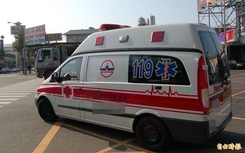台中北區女子墜樓 砸中鐵皮車棚送醫不治