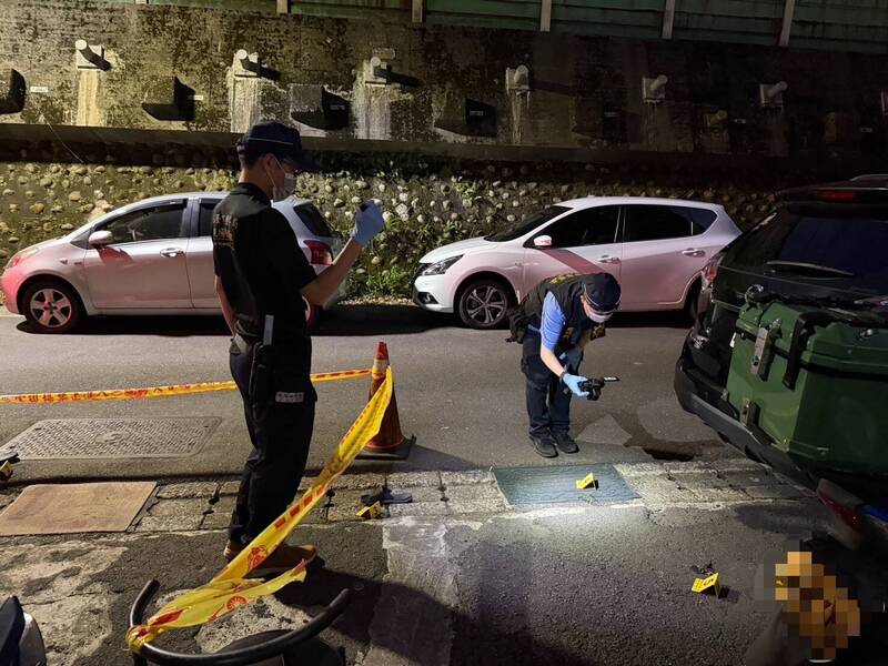 王男弒母後，跑到頂樓一躍而下，王男多處骨折，傷重不治。（記者林嘉東翻攝）