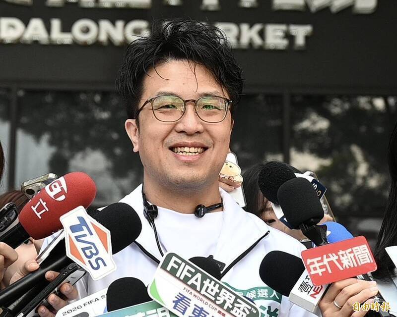 網狂捐「這組數字」!沈伯洋開政治獻金專戶 讓柯文哲躺著也中槍