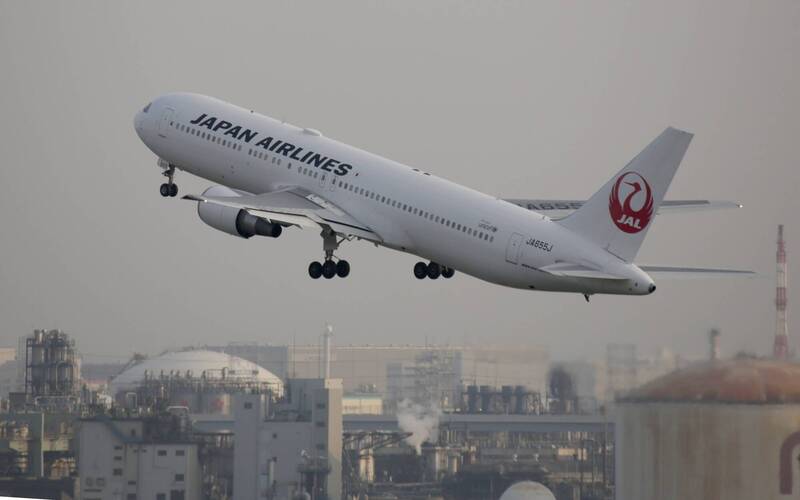日航客機輪胎異常緊急降落 疑與羽田機場跑道「這處接縫」有關