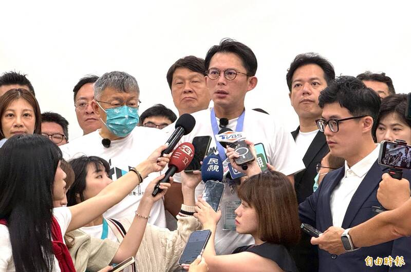 賴清德喊「共商國事」 黃國昌：移轉沒接到川普電話焦點