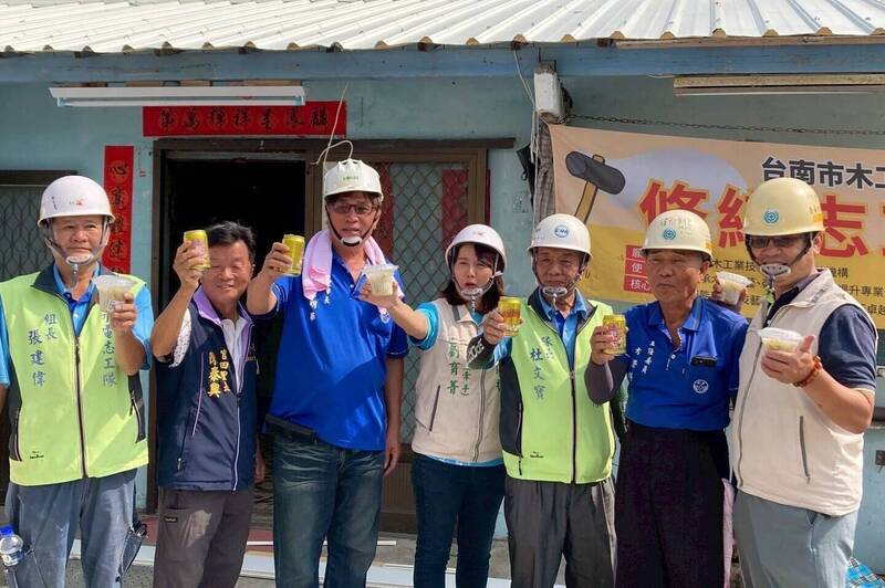 行「繕」不分假日不畏炎熱 台南「做工行善團」3地修屋同步上工