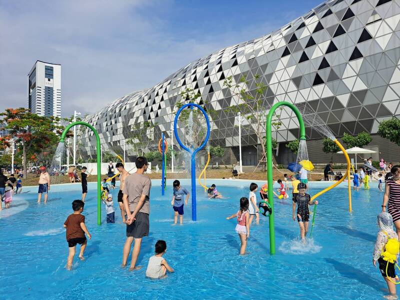 高雄星光水岸公園兩天湧4.5萬人 傳數十件受傷市府回應了