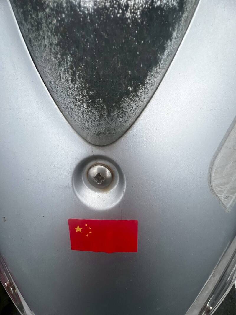 有牌廢車霸佔免收費車格淪「五星旗」宣傳車 議員籲竹市府修法納管