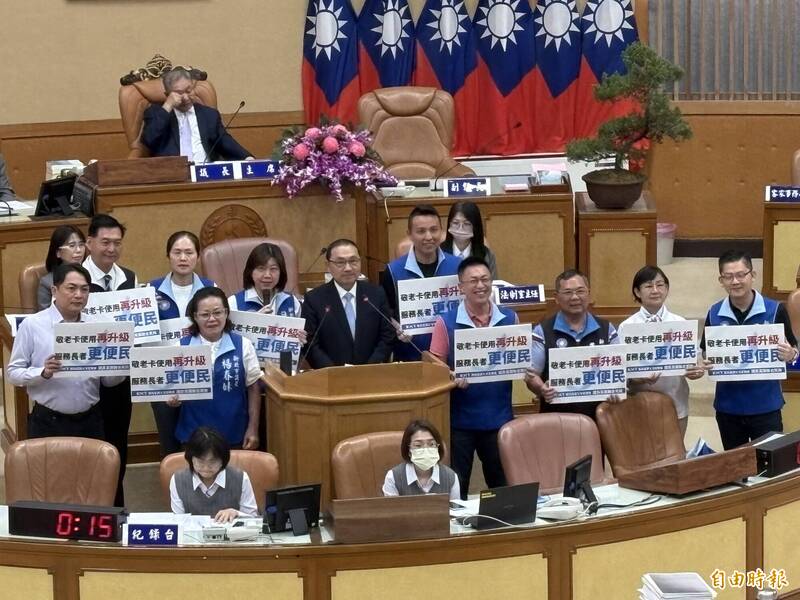 新北敬老卡明年起逐步納入健檢、消費 2029年實現點數累積