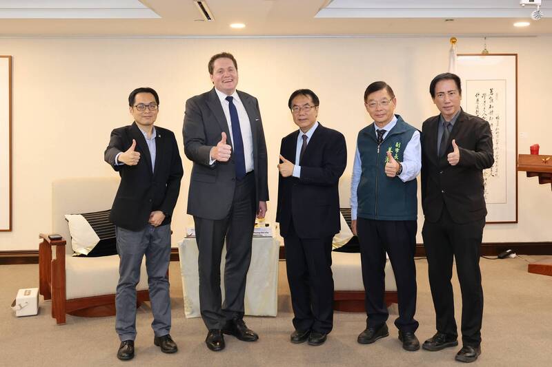 期待相逢 美國在台協會高雄處長離任前拜會黃偉哲