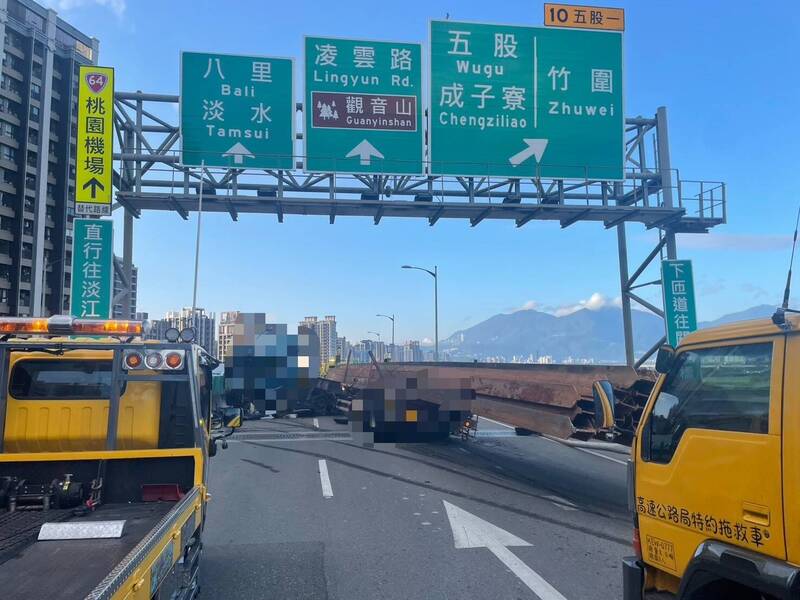 下班注意!台64線大貨車自撞「折甘蔗」 雙車道全阻回堵3公里