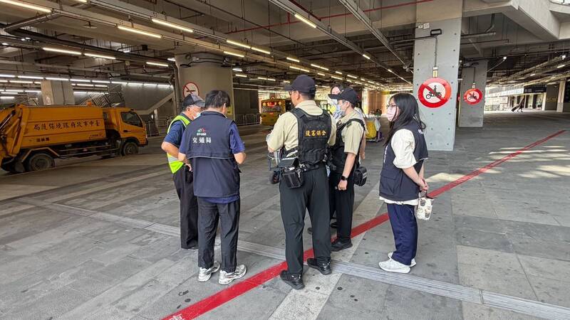 台中車站避免雜亂 試辦街友行李置放空間
