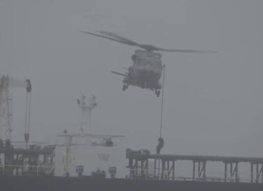 法聯手夥伴扣押俄影子艦隊油輪 突擊隊直升機垂降登船
