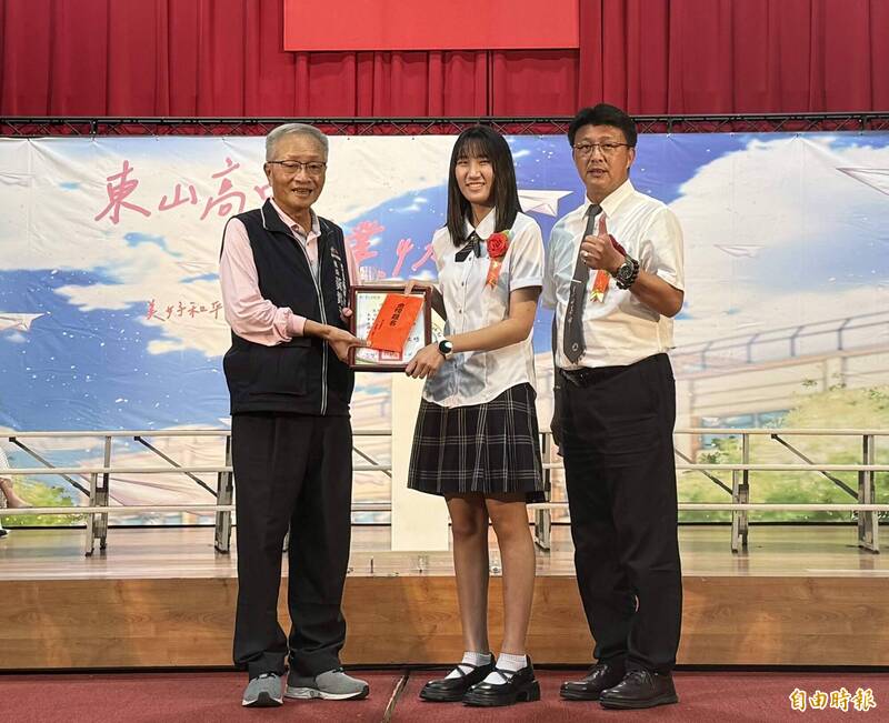 考上醫學系送10萬!他苦等6年再發第2筆獎學金