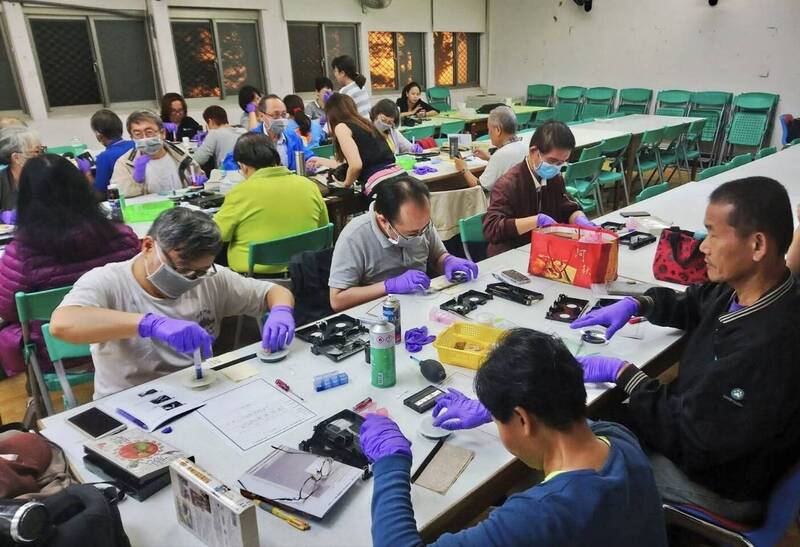 南藝大將在歸仁文化中心舉辦「家庭錄影帶修復工作坊」,採預先報名制。(南藝大音像所提供) 南藝大將在歸仁文化中心舉辦「家庭錄影帶修復工作坊」,採預先報名制。(南藝大音像所提供)