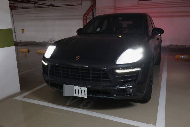 新北分署辦拍賣會 保時捷MACAN S降價仍無人問津