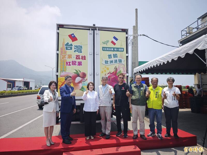 首櫃銷歐洲的愛文芒果今天封櫃啟航。（記者陳彥廷攝）