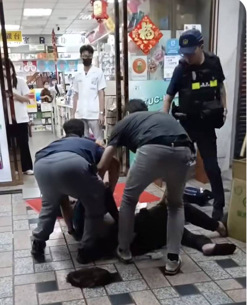 南投男疑負債搶銀樓 被見義勇為民眾制伏